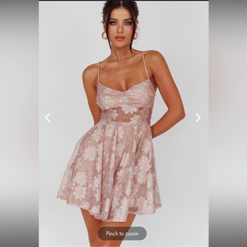 Lace blush dress 🌸